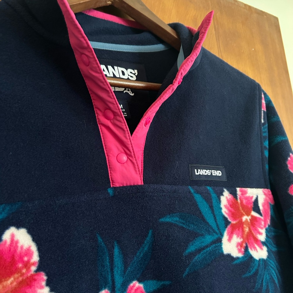 LANDS’ END HERITAGE QUARTER 1/4 SNAP FLEECE PULLOVER, GUC, Hibiscus, Size Med - Picture 2 of 4